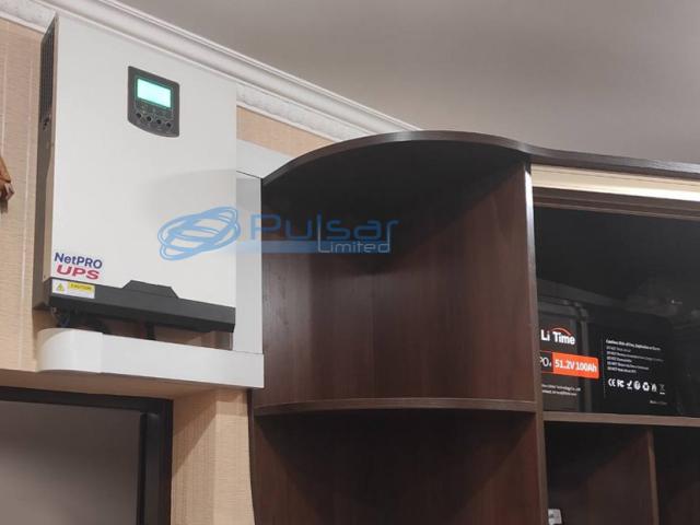 Система резервного живлення для квартири. > Інвертор NetPRO Axpert 5kW x1. > Акумулятор LiTime LiFEPO4 51.2V 100Ah x1. Потужність 5 кВт. Запас енергії в акумуляторі 5 кВт/год
